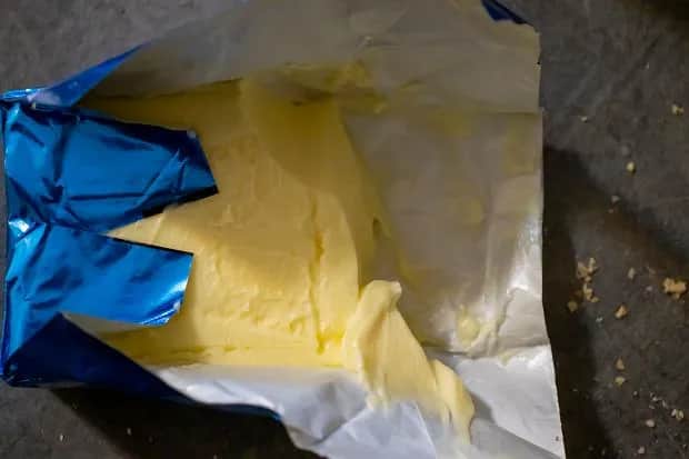 Masło w zamrażarce: Jak długo przechowywać, by zachować smak?