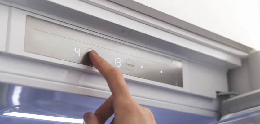 Ustaw lodówkę idealnie: 2-4°C kluczem do świeżości i oszczędności