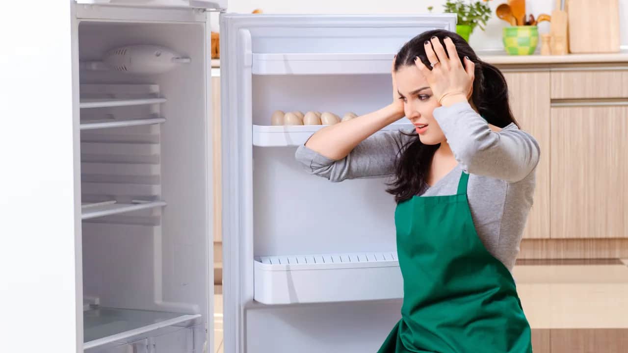 Lodówka buczy jak traktor? Cicha kuchnia jest możliwa!