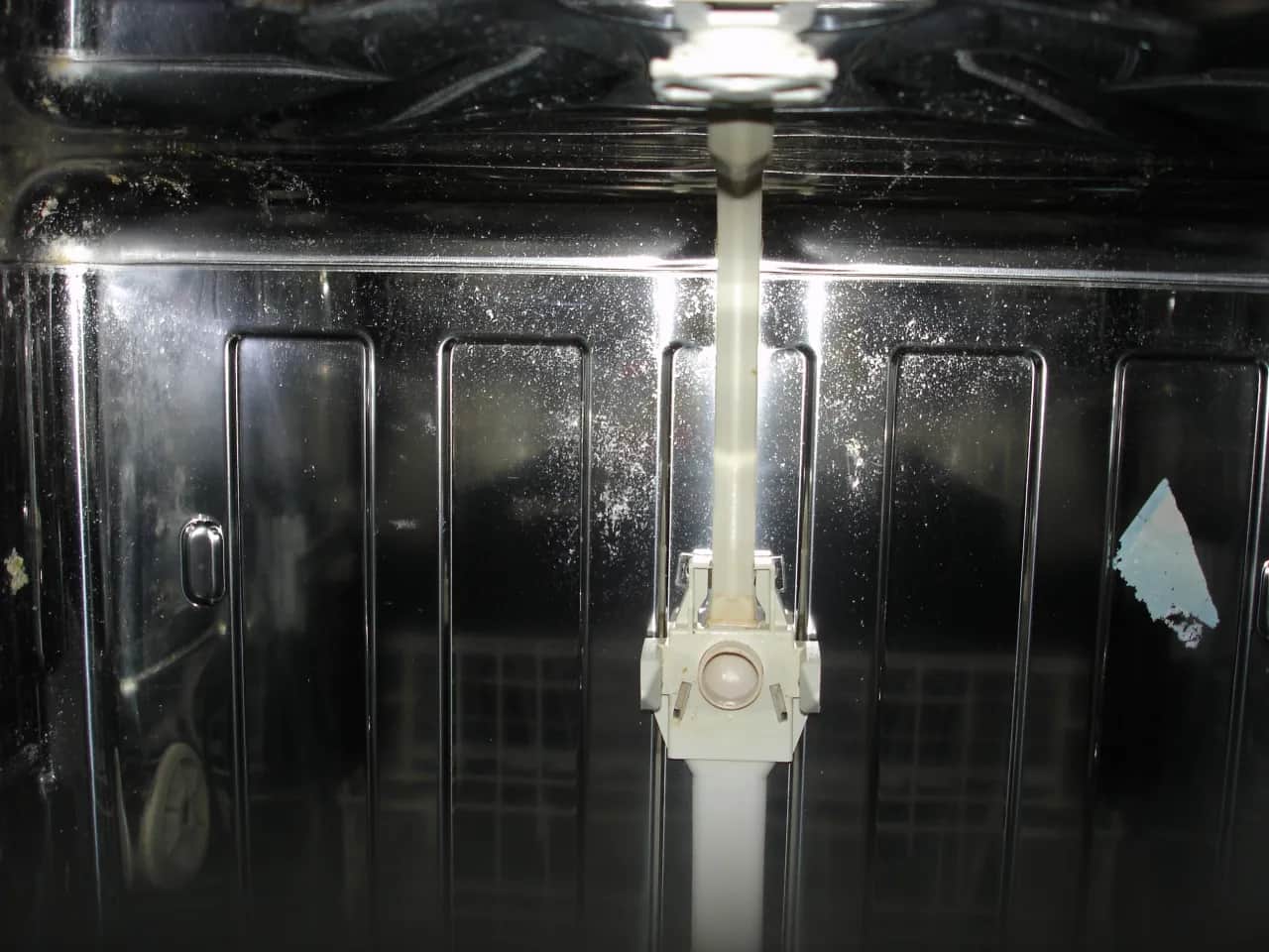 Dlaczego zmywarka Amica nie domywa? Rozwiąż problem sam!