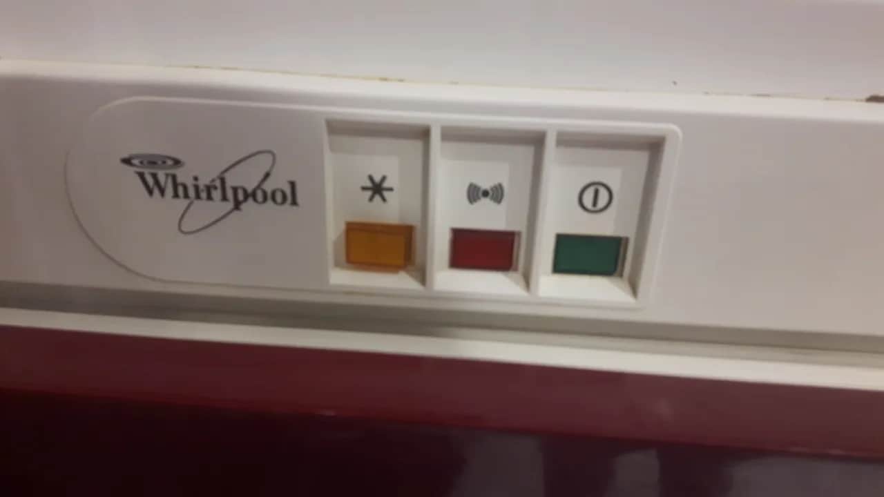 Whirlpool: Kontrolki lodówki co oznaczają i jak reagować?