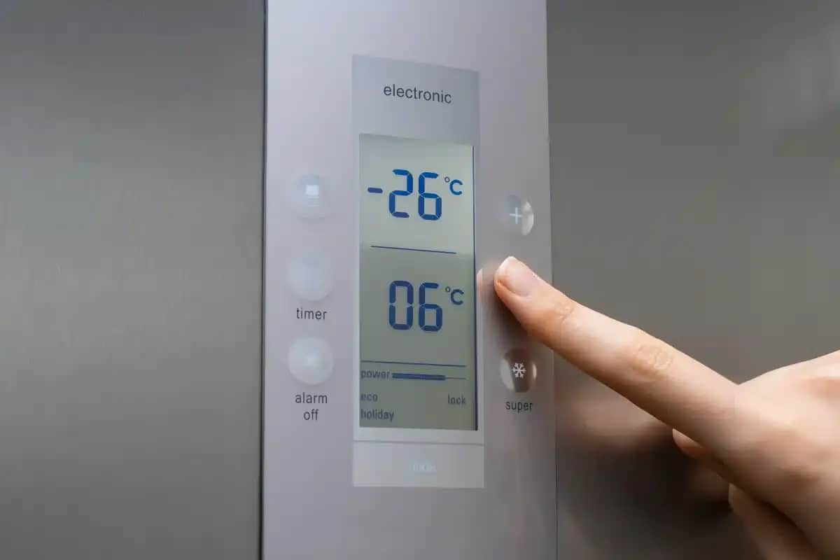 Lodówka: idealna temperatura dla świeżości, oszczędności i bezpieczeństwa?